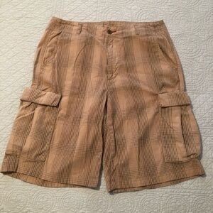 Orvis Trout Bum khaki cargo shorts. Men’s size 34.